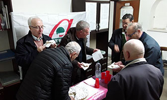 foto incontro per gli auguri delle festivit� natalizie