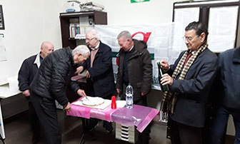 foto incontro per gli auguri delle festivit� natalizie