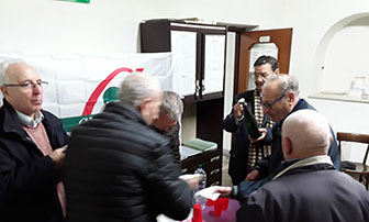 foto incontro per gli auguri delle festivit� natalizie