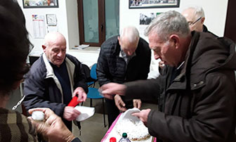 foto incontro per gli auguri delle festivit� natalizie