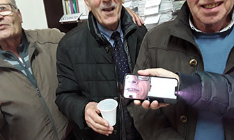 foto incontro per gli auguri pasquali
